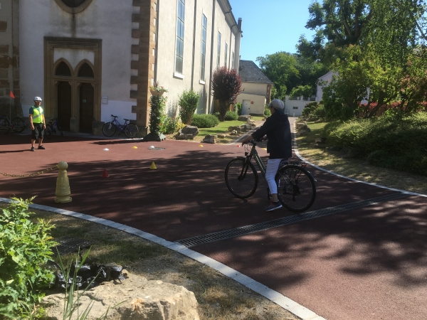 La vélo école c&#039;est pas toujours de tous repos pour les encadrants