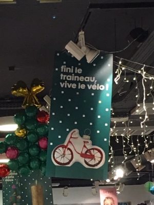 Le P&egrave;re No&euml;l se met aussi au v&eacute;lo