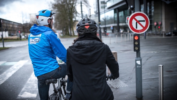 À vélo, comment dépasser sa peur de rouler en ville ?
