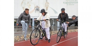 Apprendre &agrave; p&eacute;daler avec le champion cycliste Hugo Hofstetter