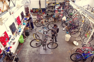 R&eacute;parer les vieux  v&eacute;los pour combattre le coronavirus