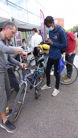 Remise de 150 v&eacute;los pour des &eacute;tudiants Mulhousien de l'UHA