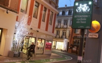 Les cyclistes qui empruntent la piste cyclable de la rue des Tanneurs déclenchent une alerte pour les automobilistes.Photo L’Alsace